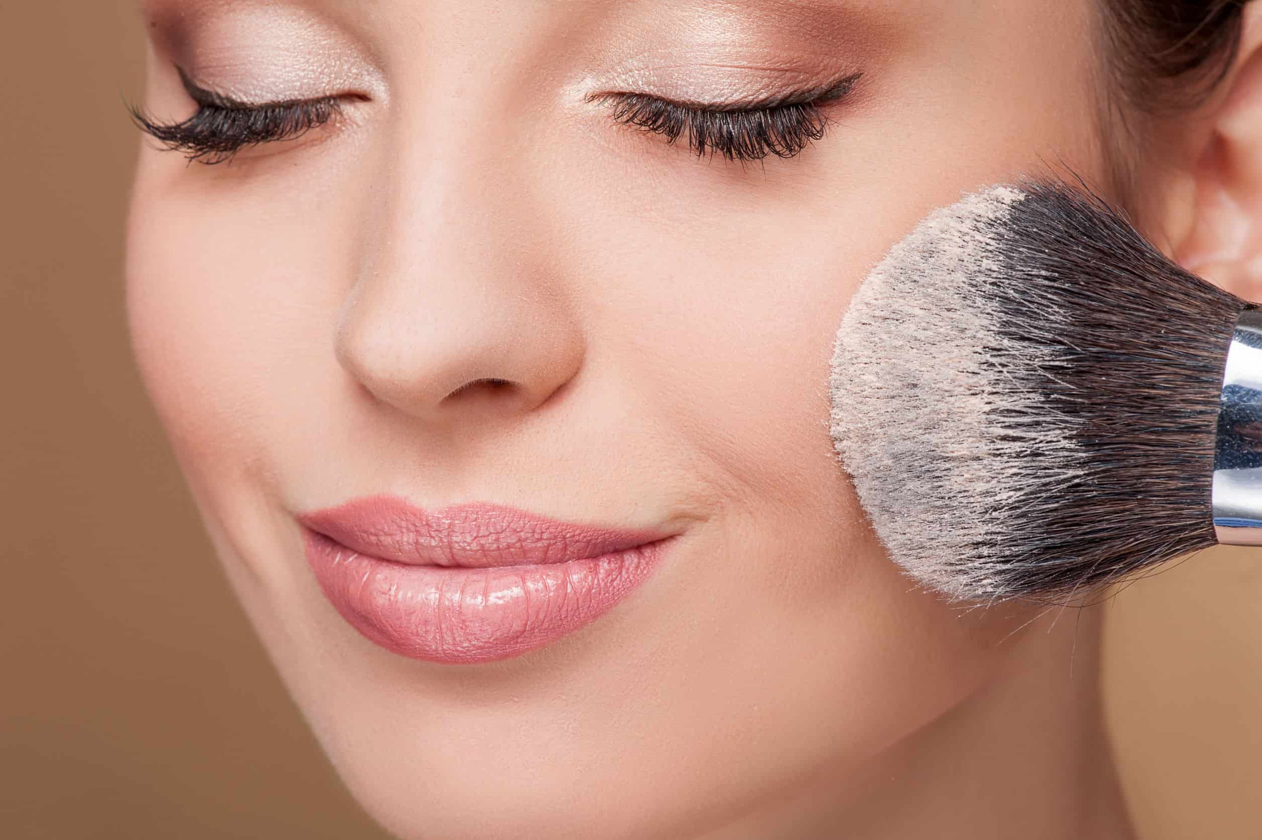 رژگونه ملایم برای جوانتر شدن آرایش صورت