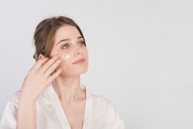 کرم مرطوب کننده ، آرایش ساده صورت در منزل