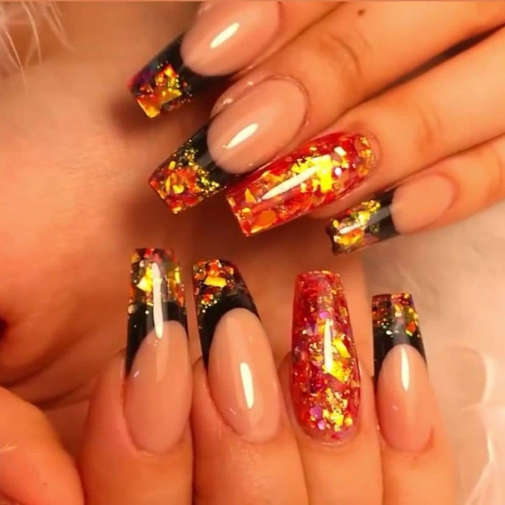آموزش تخصصی کاشت و طراحی ناخن