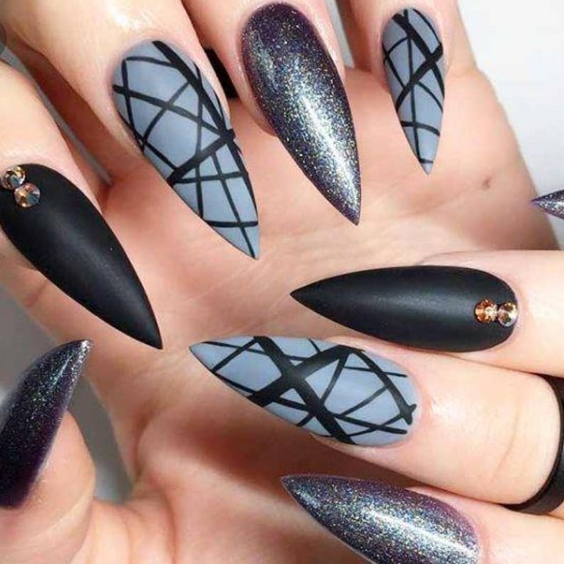 آموزش تخصصی کاشت و طراحی ناخن
