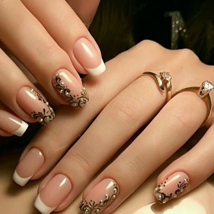 آموزش تخصصی کاشت و طراحی ناخن