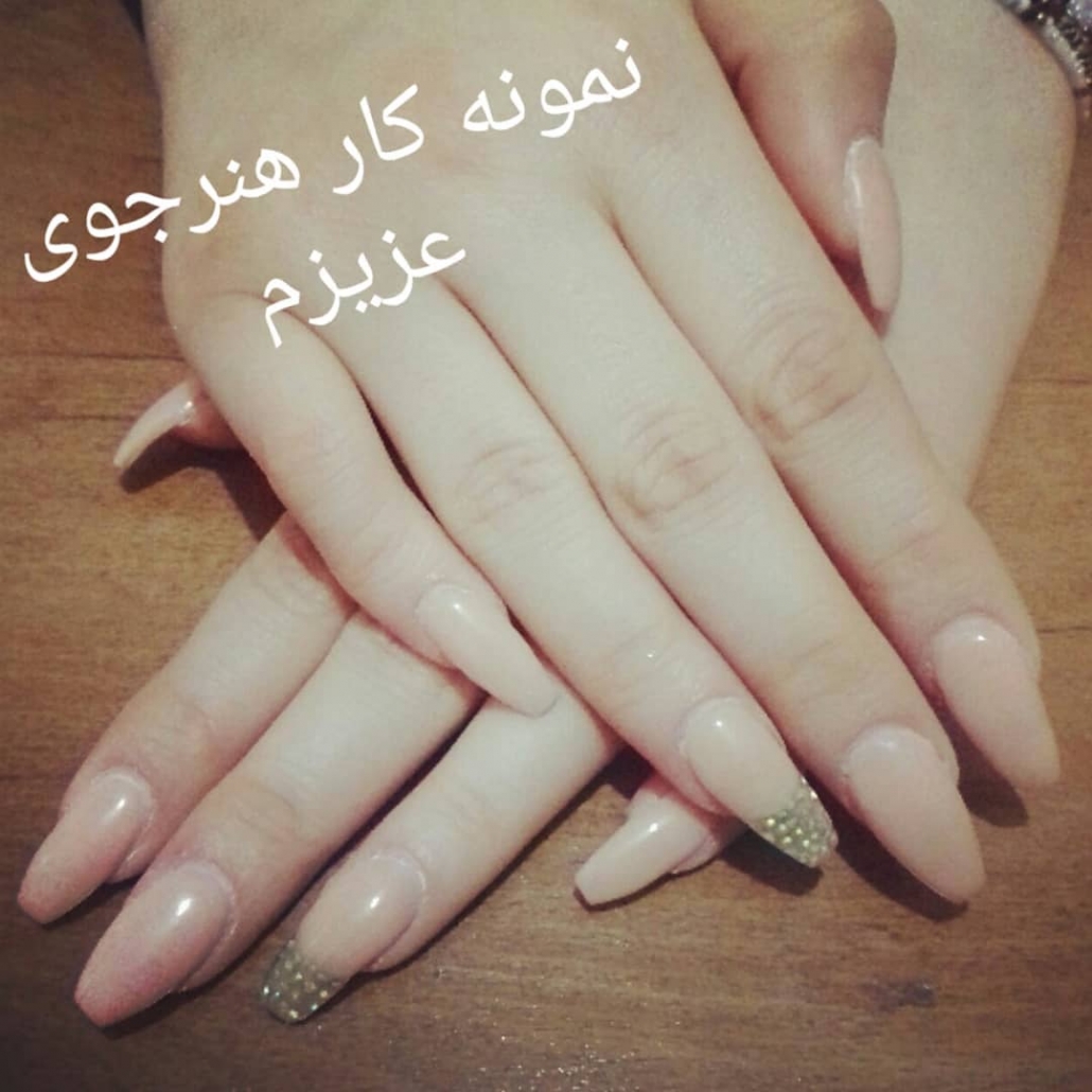 آموزش تخصصی کاشت و طراحی ناخن