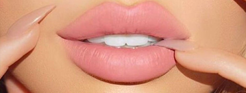 آموزش برجسته کردن لب با آرایش