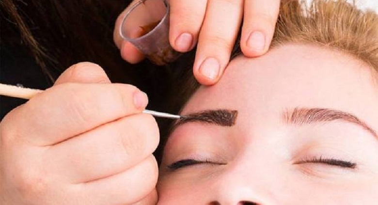 رنگ کردن ابرو با مواد طبیعی