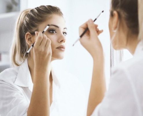 ترفند آرایشی برای جوانتر شدن