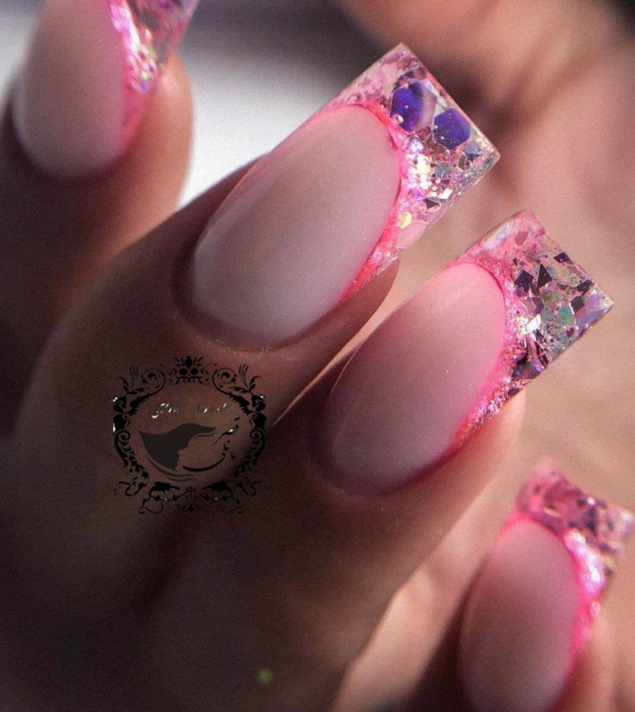 آموزش تخصصی کاشت و طراحی ناخن