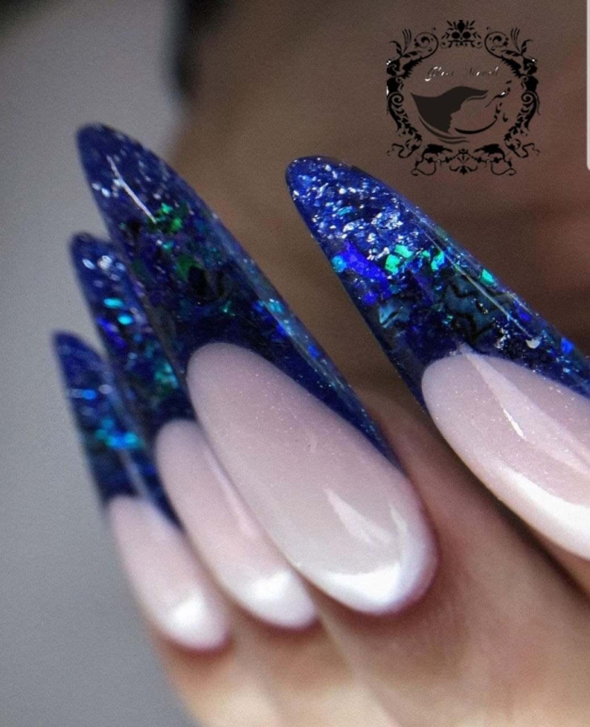 آموزش تخصصی کاشت و طراحی ناخن